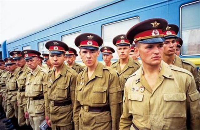 苏联解体的内在因素:20%以上的财富充当军费,子弹比黄油多