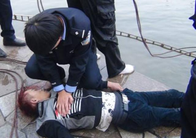 前夜烂醉,男子第二天气绝身亡,家属:7个酒友赔我80万