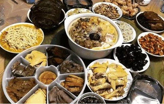 带你参观薛之谦的豪宅:客厅装有巨大落地窗,全屋铺满了名贵地板