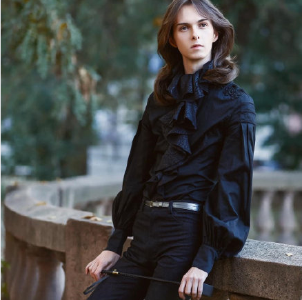 红遍网络的俄罗斯神颜男模,雌雄莫辨的中性美,你被惊艳了吗?