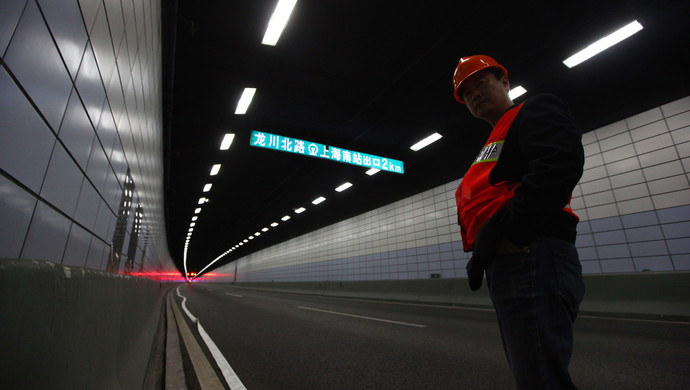 上中路隧道明晚启动路面整治,预计需要21天