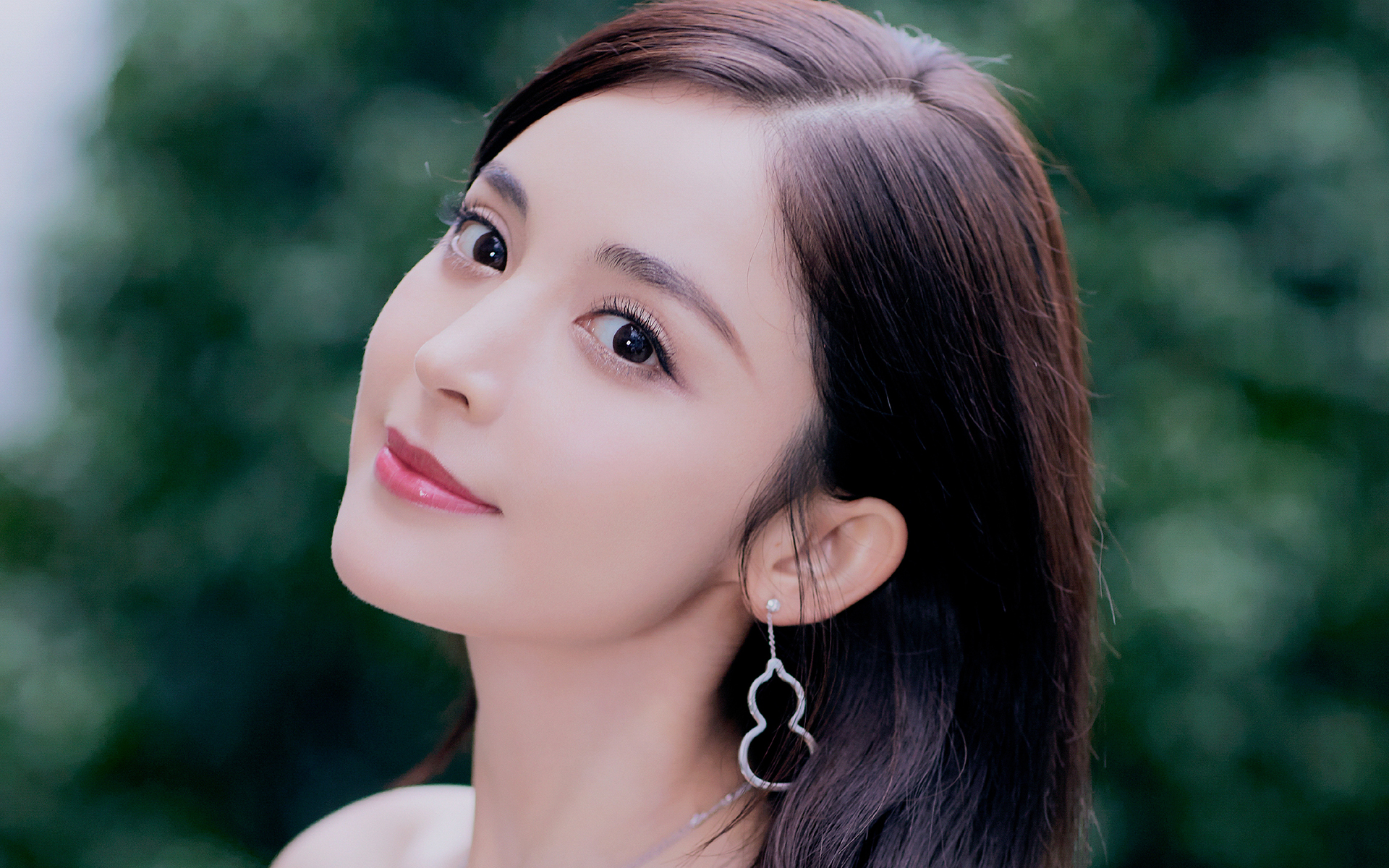 国内最美面孔名单出炉,第一让人意外,杨幂刘亦菲都不及