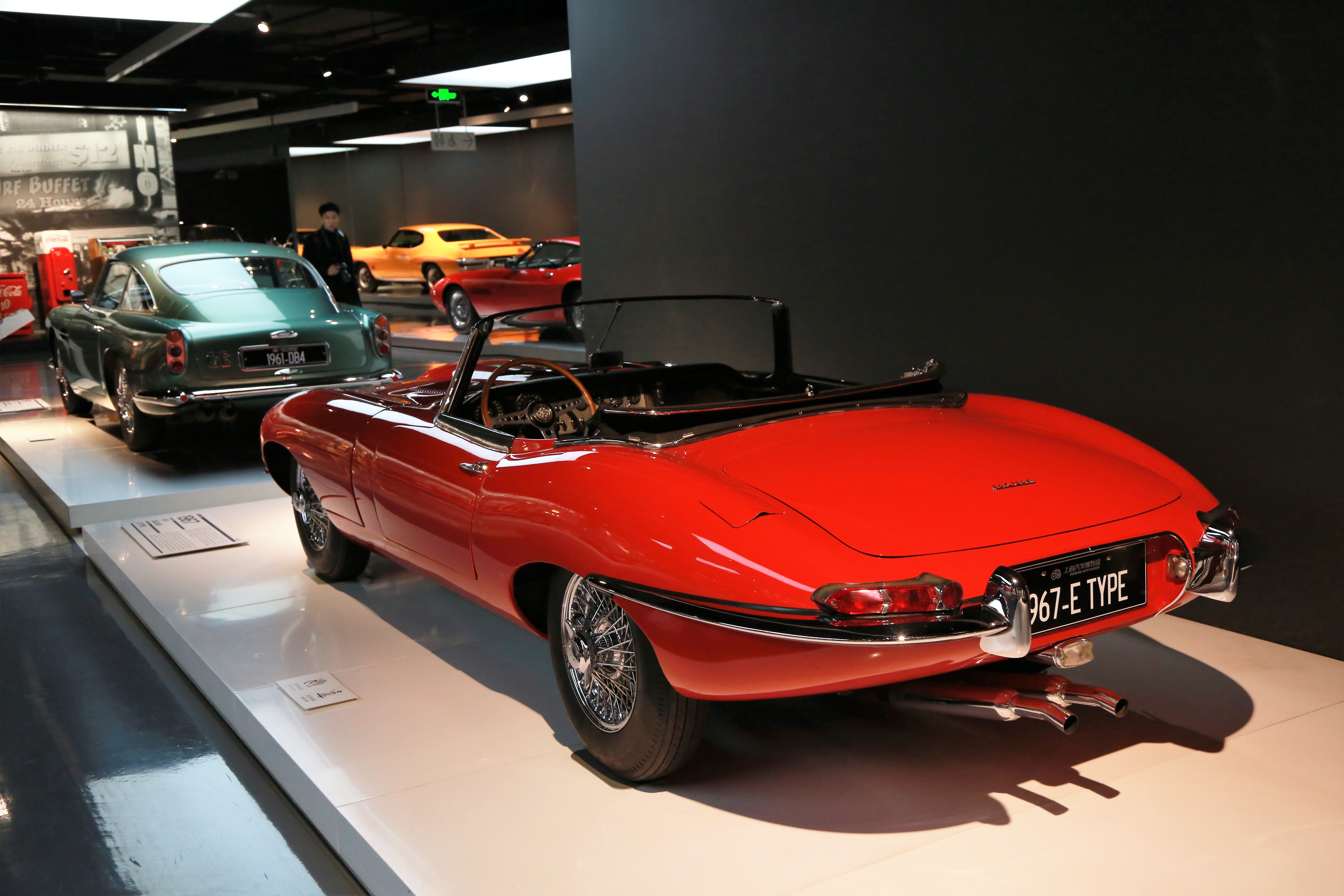 酷说经典车之捷豹e-type:恩佐·法拉利口中"史上最优美的汽车"