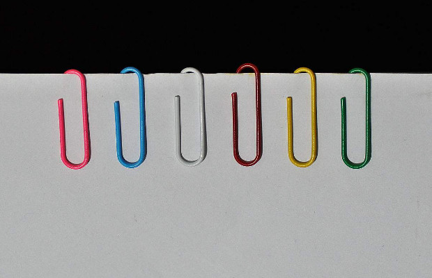 日常生活小妙招,曲别针在生活中的另类用途,做成书签很方便