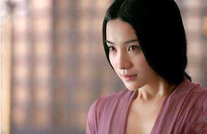 川岛芳子(梅艳芳饰演),是清末肃亲王善耆第十四格格.