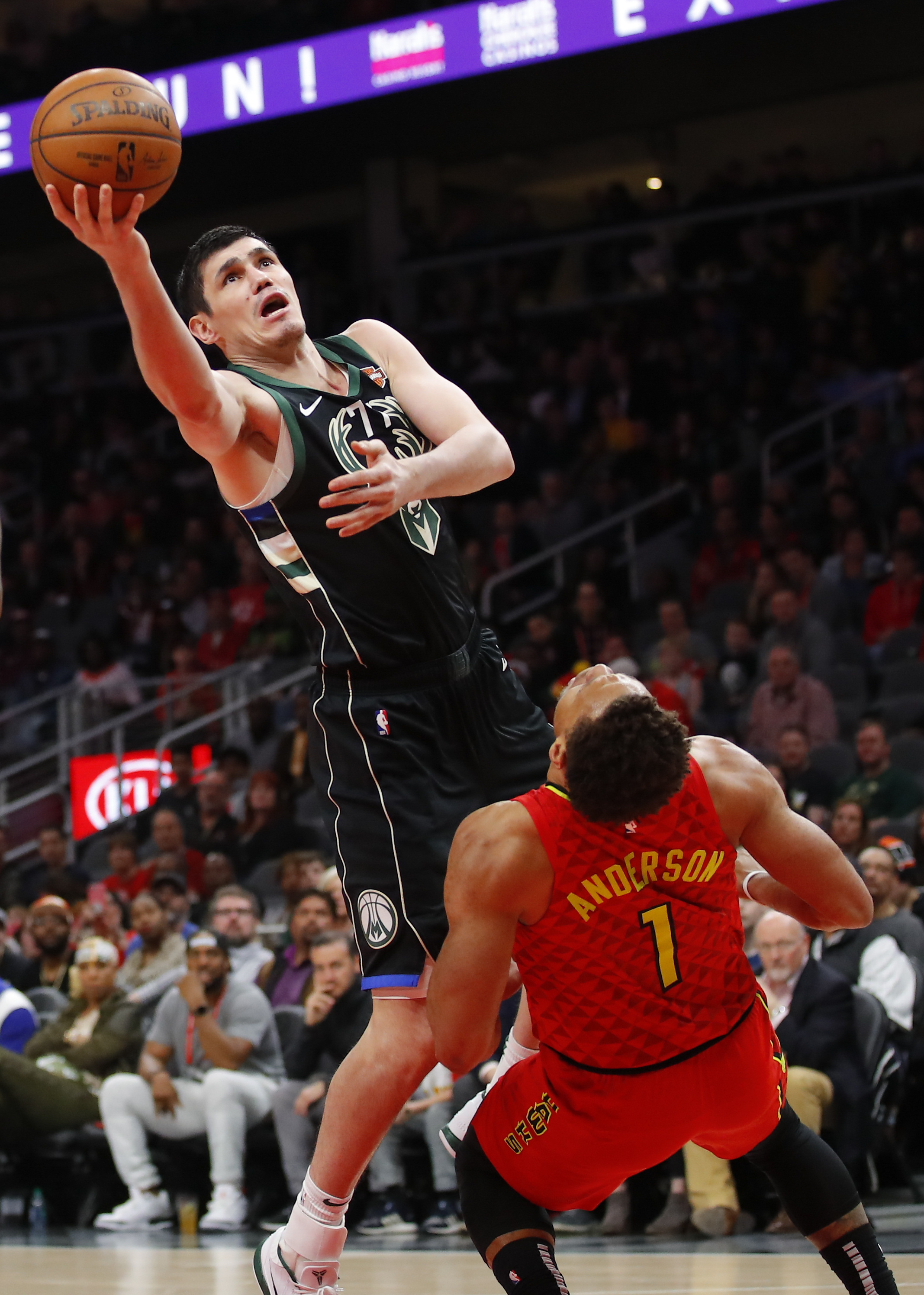 篮球——nba常规赛:老鹰胜雄鹿