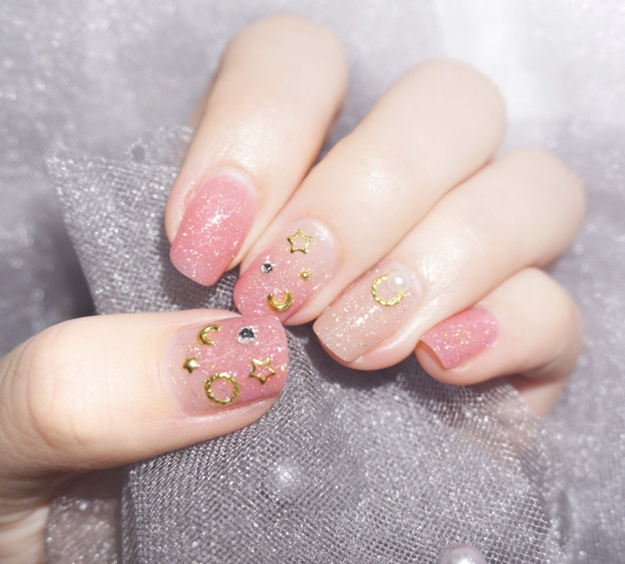 夏末秋初什么颜色的美甲最火?牛油果色已经out啦!