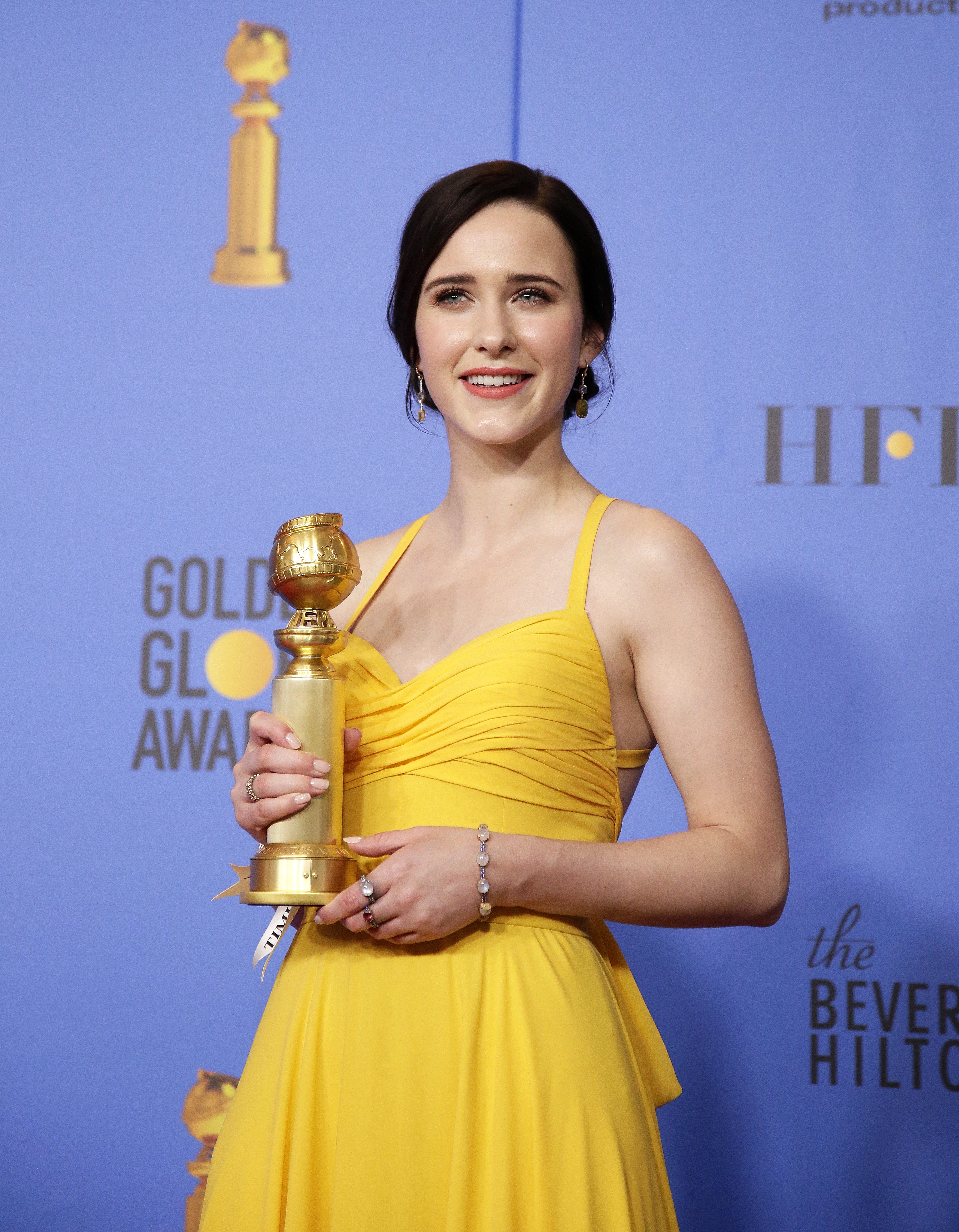 蕾切尔·布罗斯纳安获电视类音乐/喜剧类最佳女主角(2)