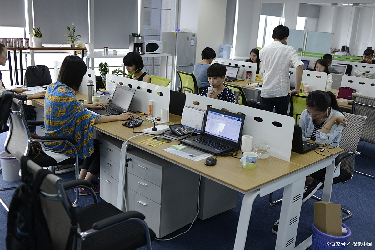 的评比活动,也不喜欢追名逐利,互相攀比,只是重视日常的教育教学工作