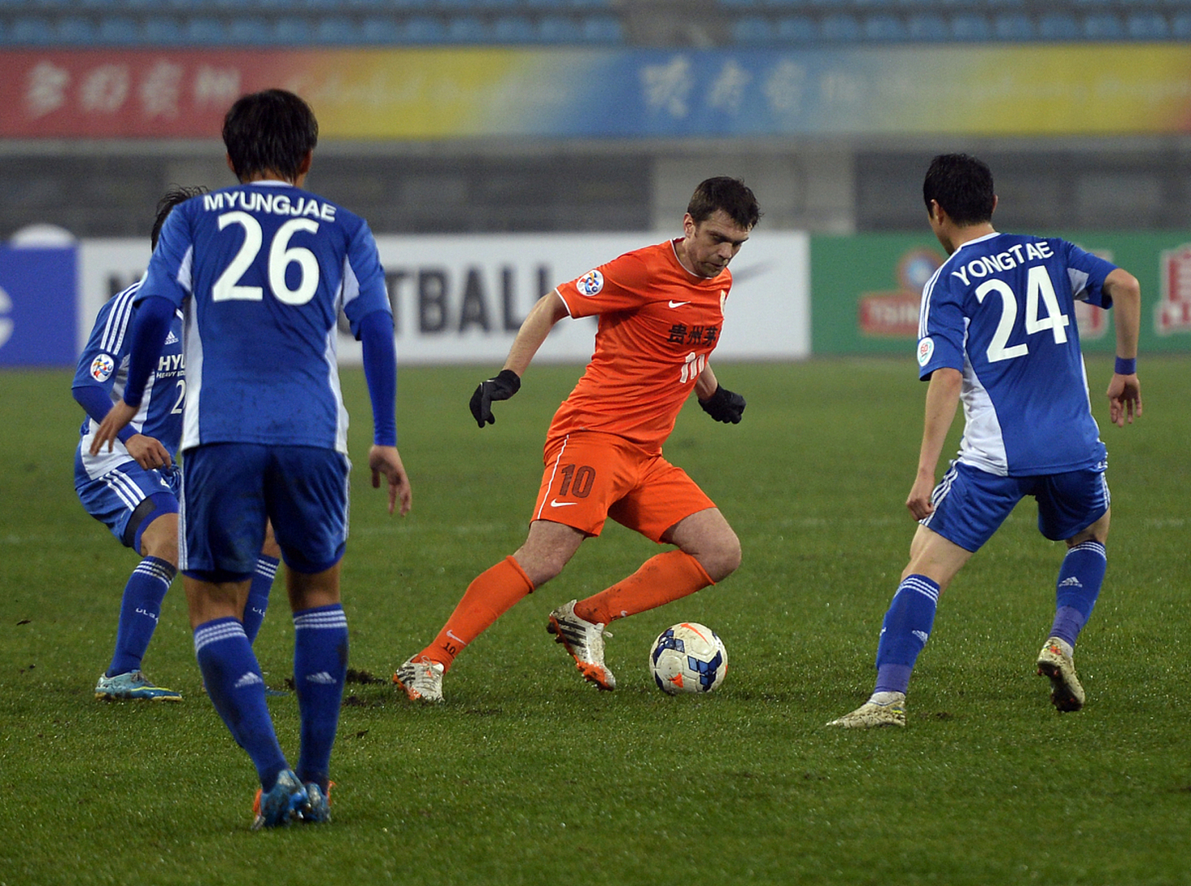 006 韩职 蔚山现代 vs 水原三星   比赛时间:07-16 17:00  主队:蔚山