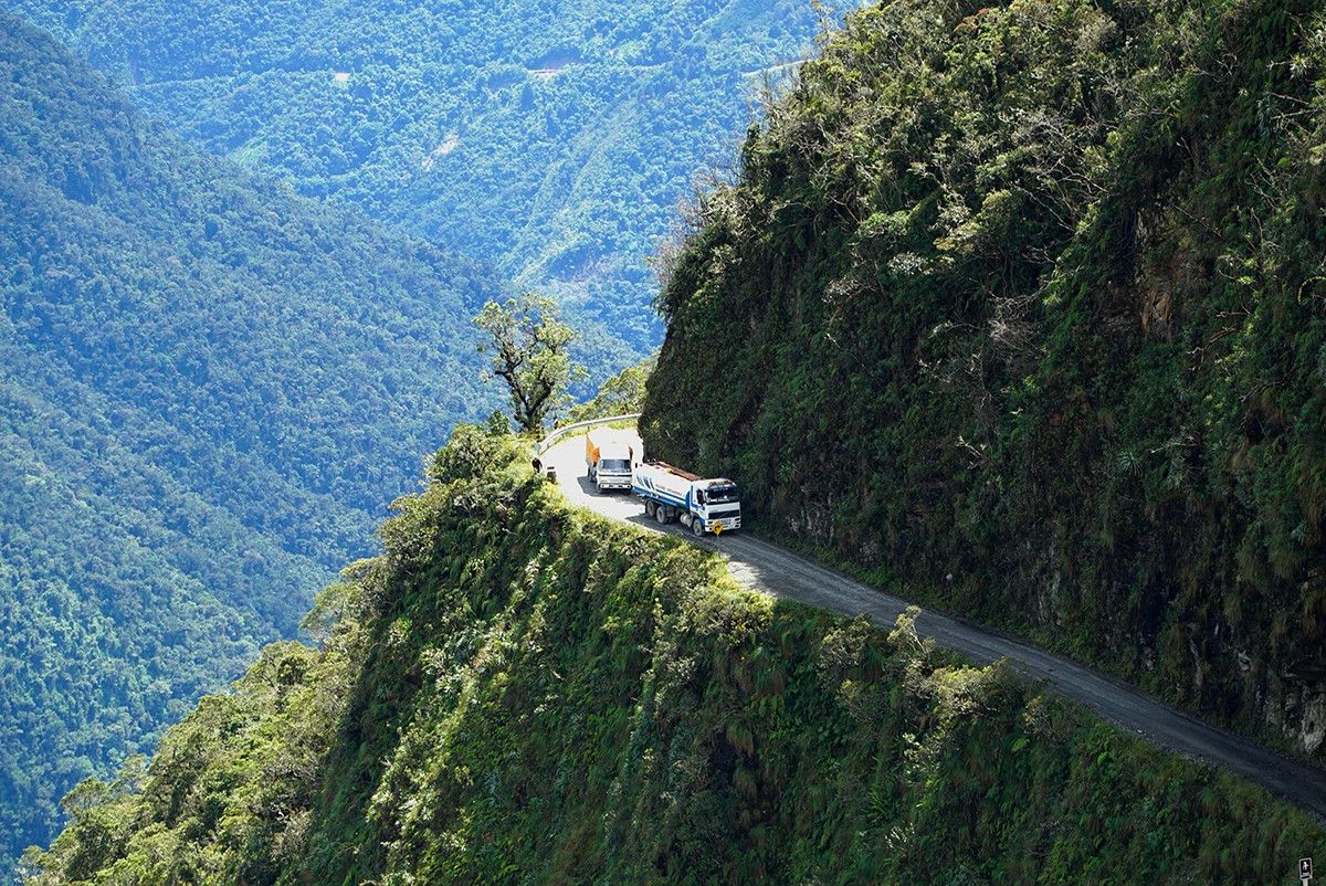 世界第一夺命公路,每年300人丧生于悬崖,敢走的司机胆得多大