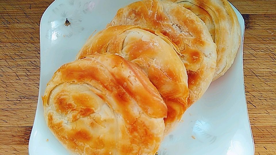用平底锅这样做的油酥甜烧饼,酥的掉渣。比买的还好吃
