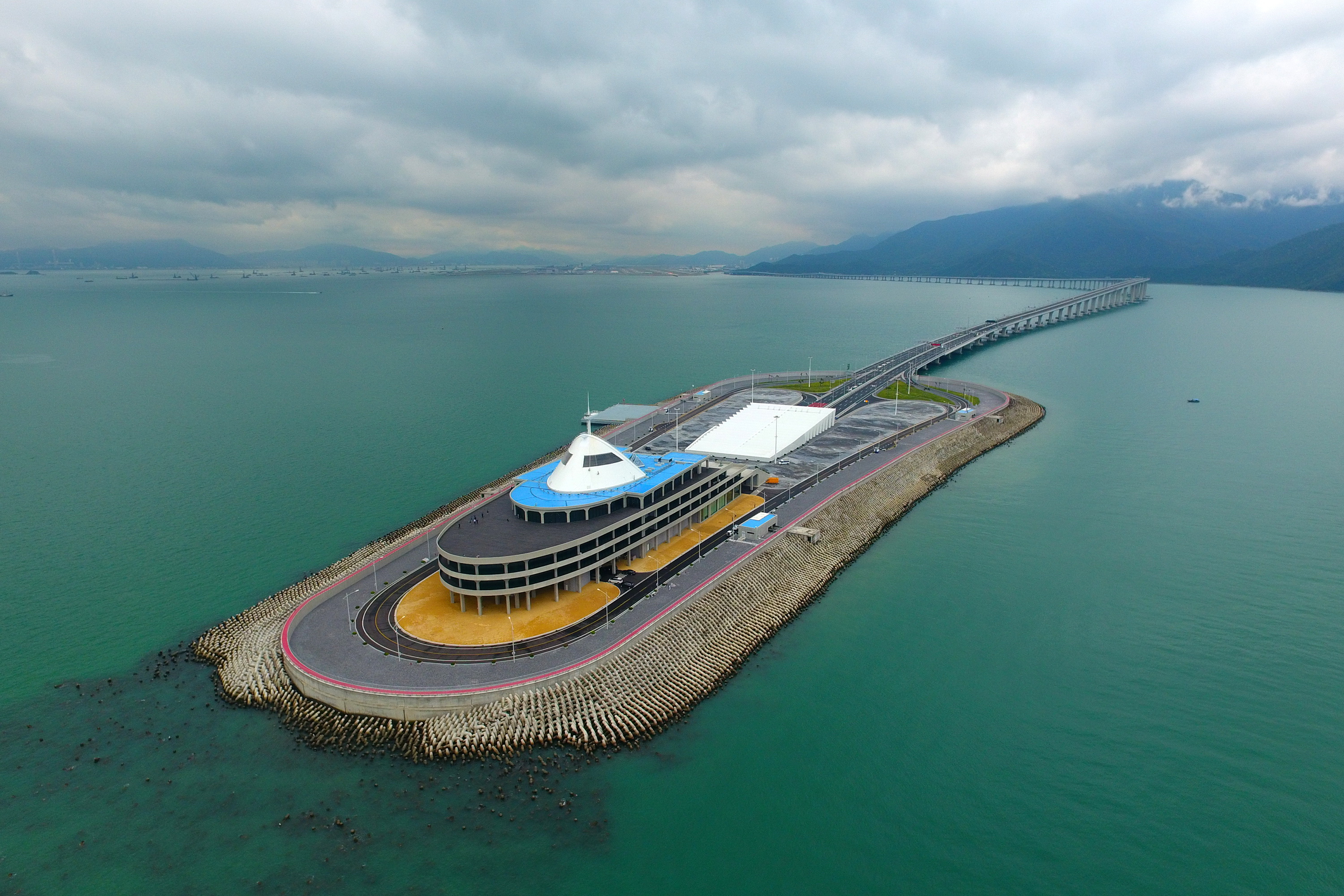 港珠澳大桥将启动东人工岛旅游开发(2)