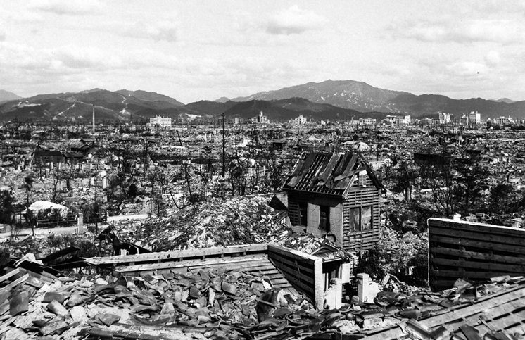 罕见老照片:日本原子弹爆炸后的悲惨景象,城市一片废墟!