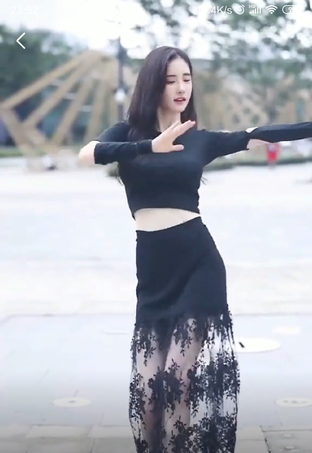 韩国网红潘南奎街头跳舞,舞蹈优美