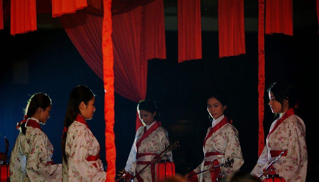 昔日公主流落民间,变成富商千金的奴婢,回宫后立即处死富商全家