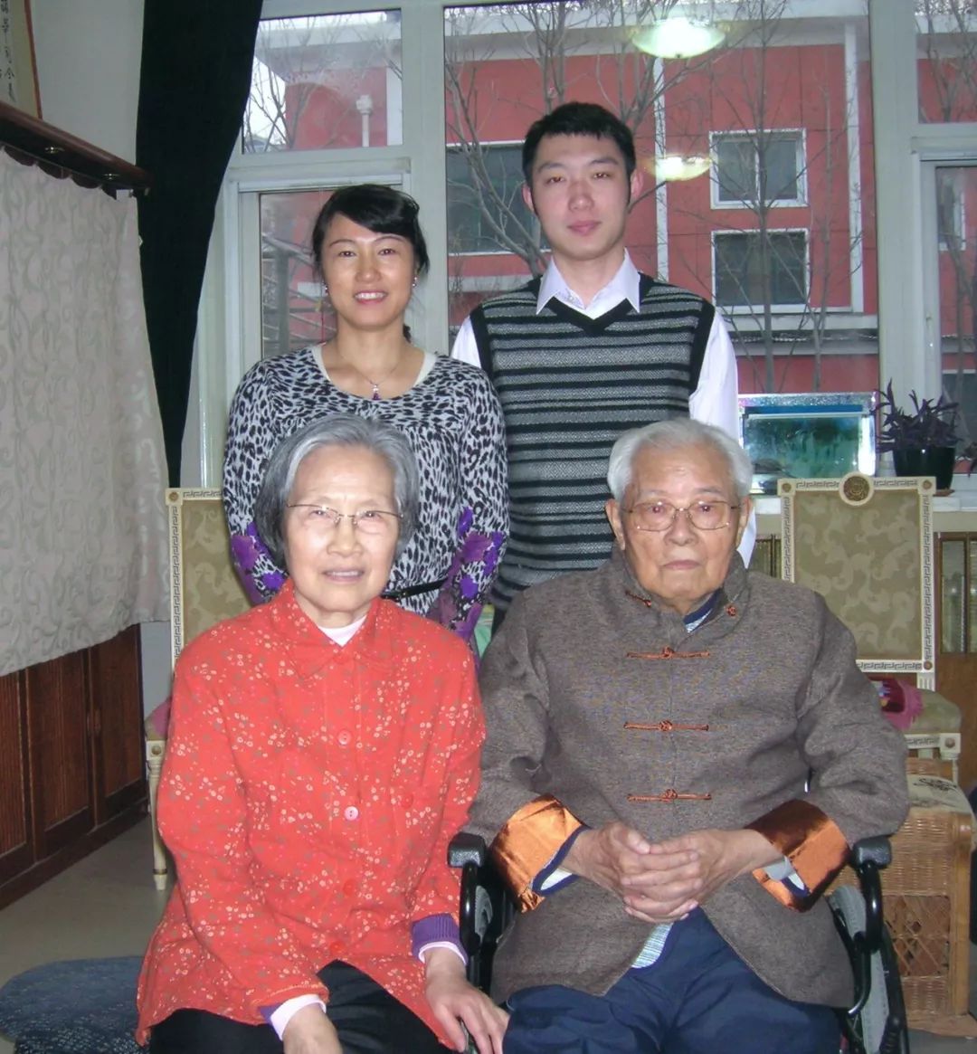 红船:开国少将谢振华之女谢海巢:百万大裁军时,父亲曾主动让位