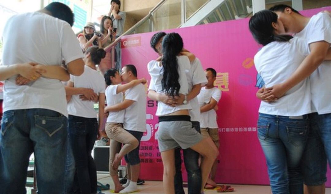 七夕接吻大赛正式开始