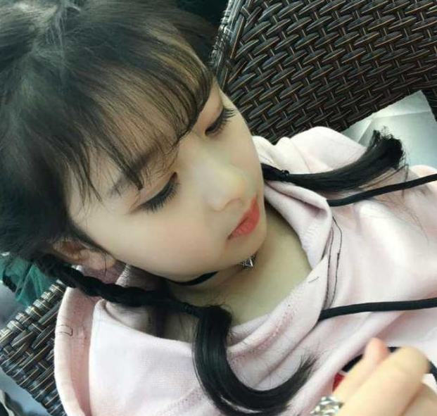 抖音粉丝众多的小仙女裴佳欣