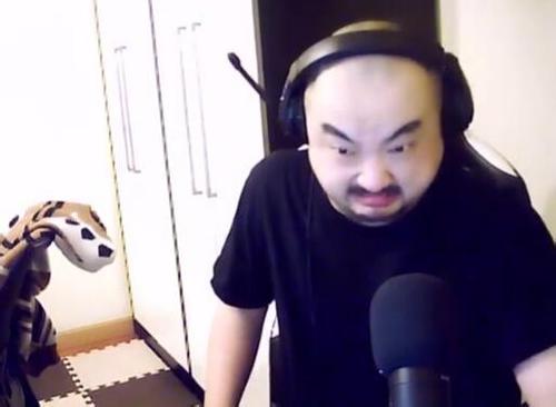 3dm总监怒喷五五开复出直播惨遭封禁,网友:挂壁tv,只手遮天!