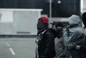 搞笑gif图笑话由漫画八妹编辑1: 兄弟们,就是这家,开干!