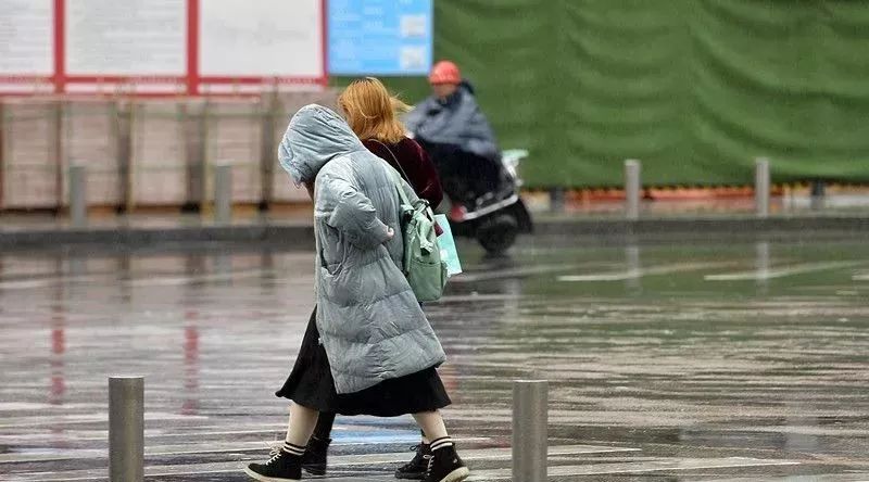 下雨变天了好冷的图片图片