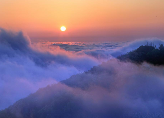 海边名山,山海相连的美丽云台山,古韵文化和色彩美景相融!云海日出.