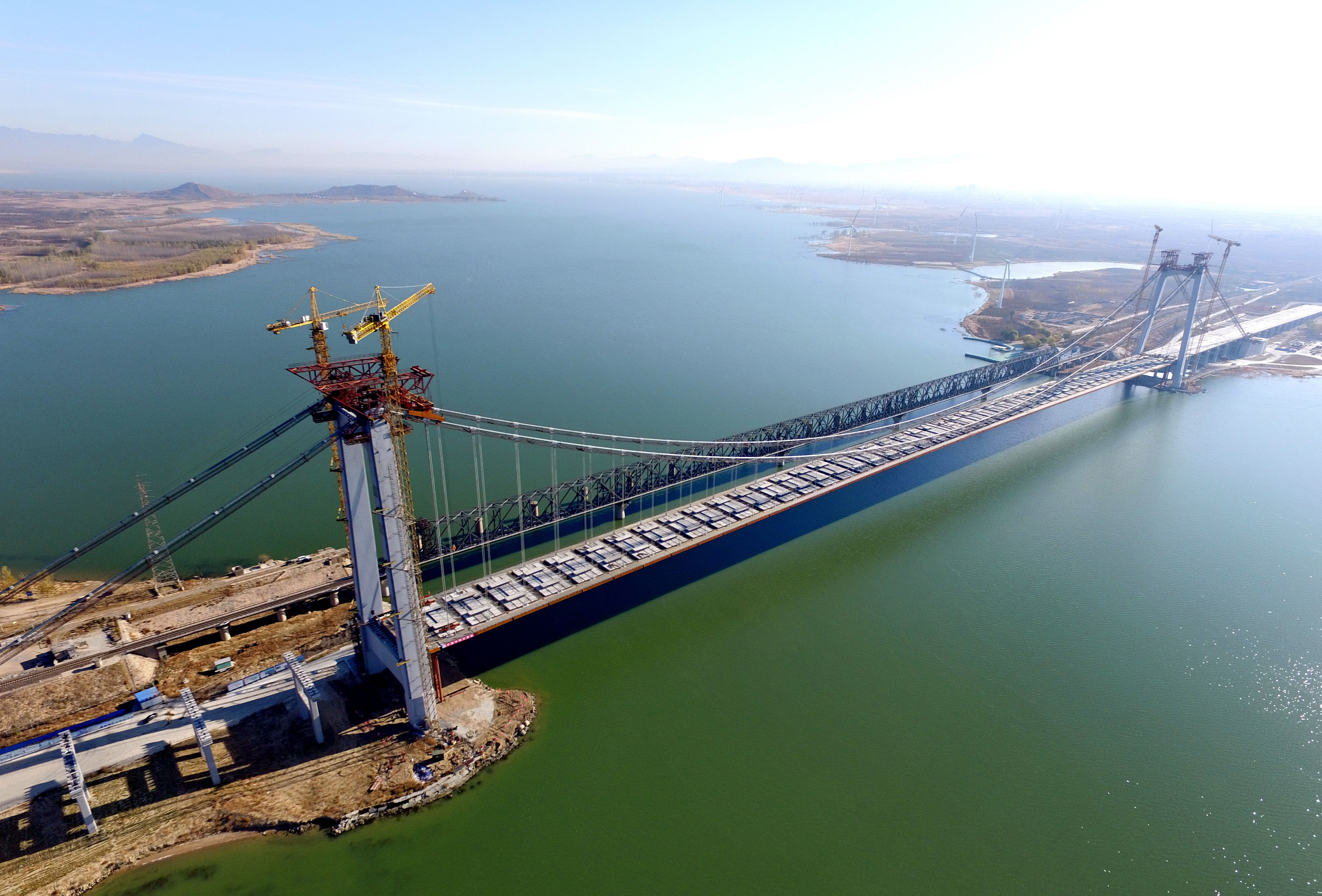 河北怀来:官厅水库公路大桥主桥合龙(2)