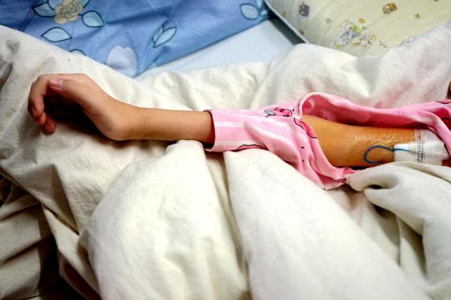 11岁女孩追问妈妈自己是什么病,得知真相后沉默成"哑巴"