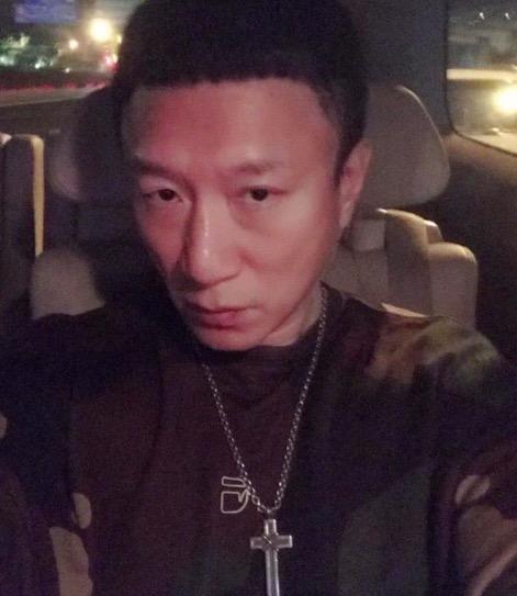 孙红雷晒照自称道明寺求夸帅 网友:谁给你的勇气
