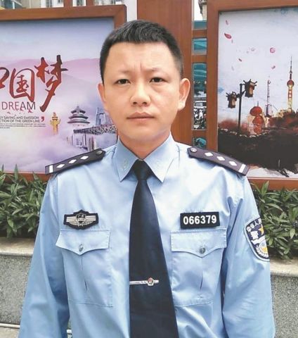 每日警星丨江建华:钟屋社区的平安守望者