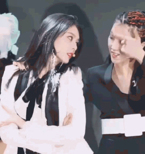 王思聪公司的傅菁身材绝了!当她大跳椅子舞,网友:我昏了