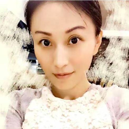 杨子43岁前妻陶虹近照曝光,淡妆有气质,与17岁女儿合影似姐妹