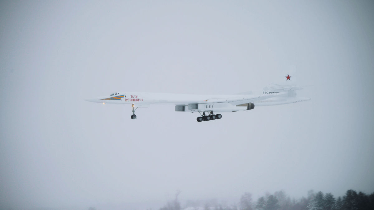 俄改進型圖-160m轟炸機首飛 明年將列裝部隊