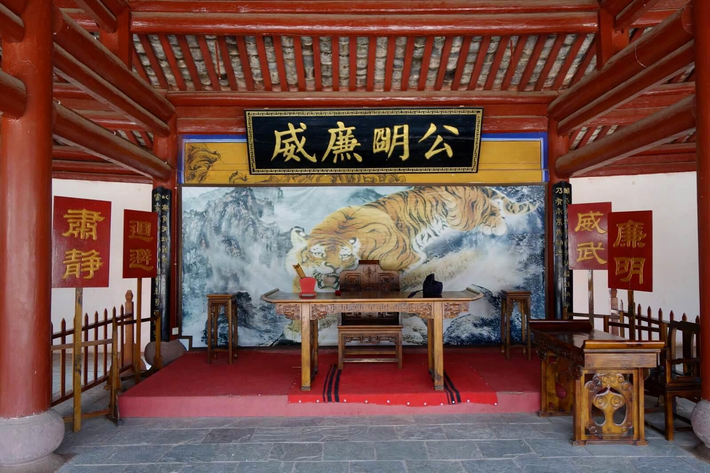 老农报官称牛舌头被割,包拯听后让他杀牛卖肉,次日案件告破