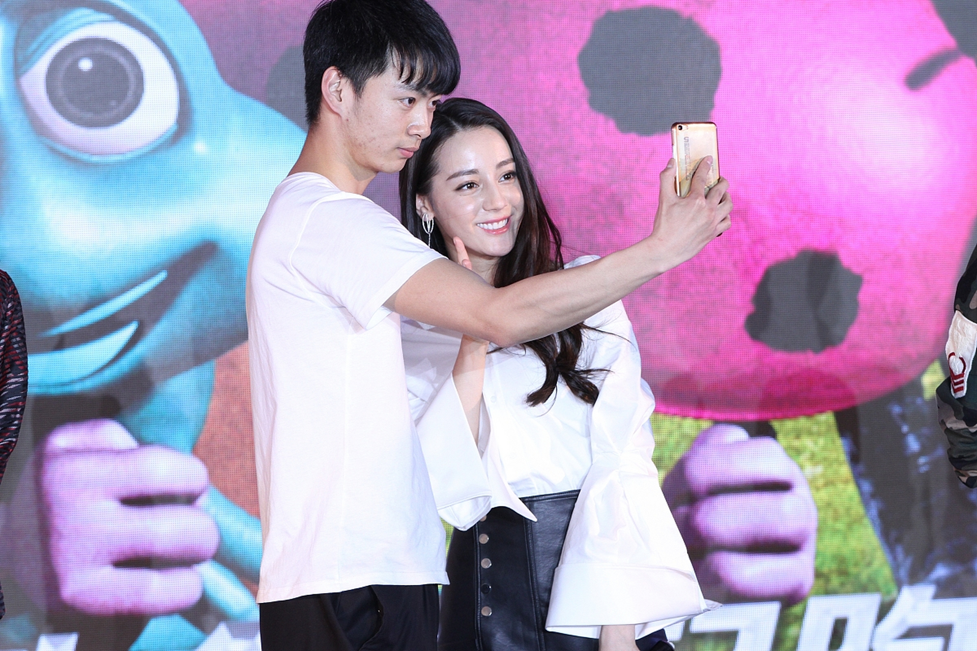 2023年5月16日,娱乐圈内爆出一则大热新闻:李现与迪丽热巴的恋情