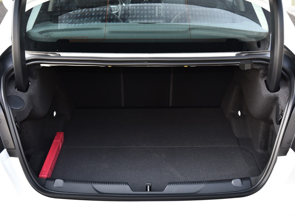 捷豹xel,既时尚又大气,颜值也非常的在线!