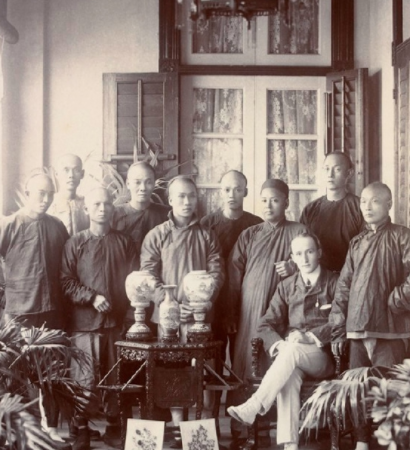 1900-1910年老照片:手艺人形象另类,军火库爆炸之后