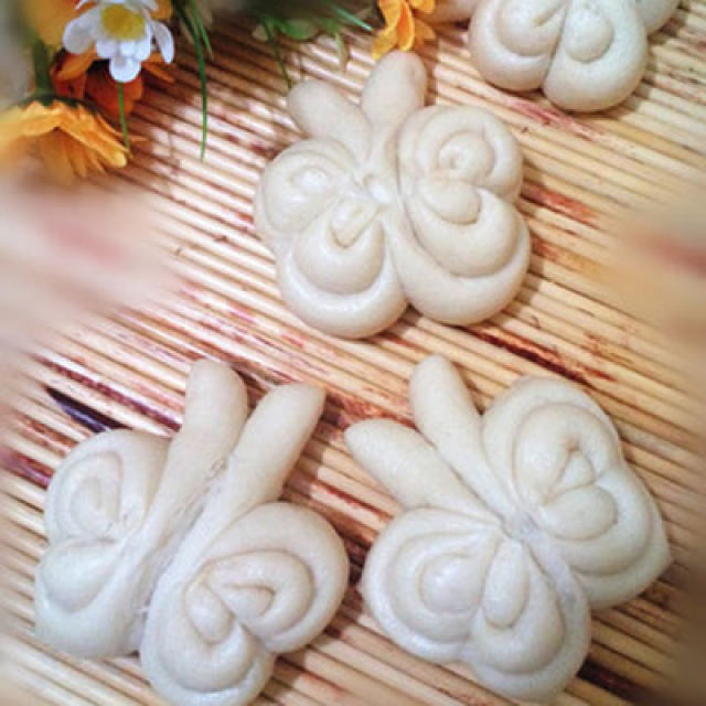 自己比较喜欢做面食,面团在自己手中做成可爱的花样小馒头,可以自己