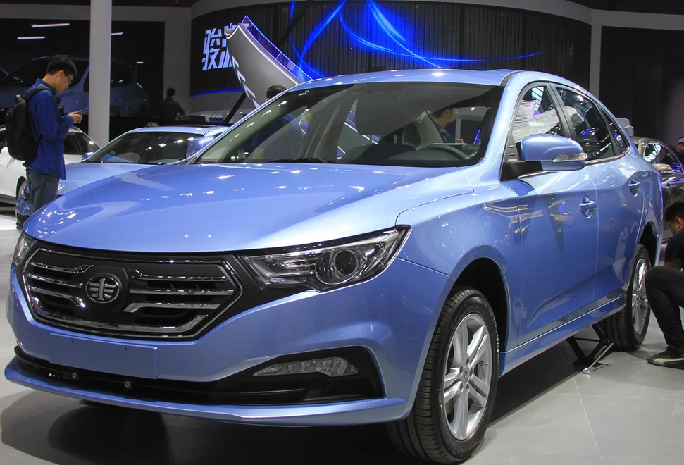 一汽奔腾-奔腾b30新能源,增加全新的设计理念,气场非常足!