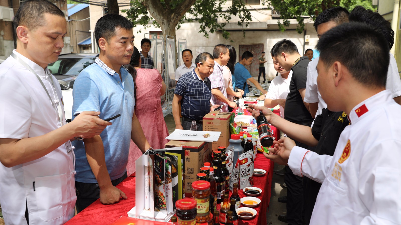 纪念湘菜泰斗石荫祥诞辰101周年"千店大联盟,万厨齐掌勺"