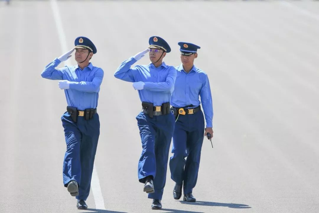 硬核悬念大揭秘!原来国庆阅兵上这群人还有好多你不知道的事儿!