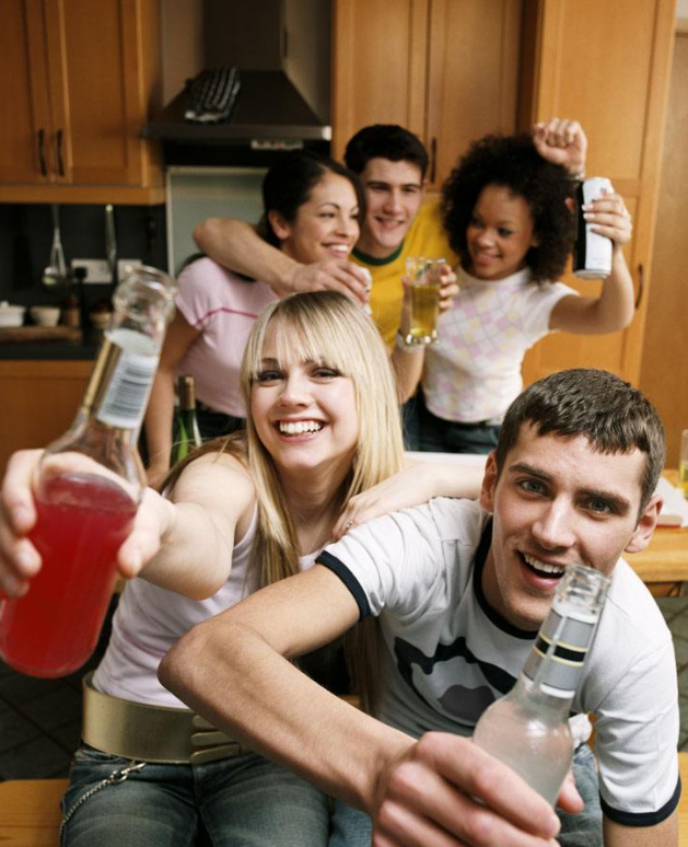 俄罗斯人喝酒不耍滑,一般不劝酒,有多少喝多少,直到喝倒!