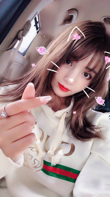 11月22日麦迪娜微博晒图,粉丝神评论亮了