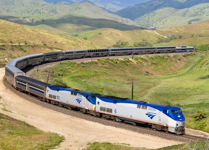 美国火车经常晚点,为何火车票比飞机票还贵?看到火车车厢明白了