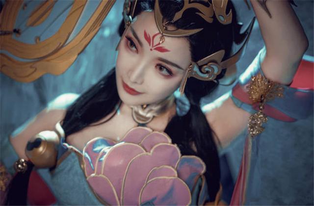 王者荣耀:黑夜中现身,不一样的风情!这个杨玉环cos你喜欢吗?