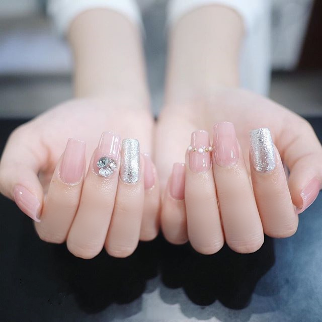 拍婚纱照适合做这些美甲,仙气十足!