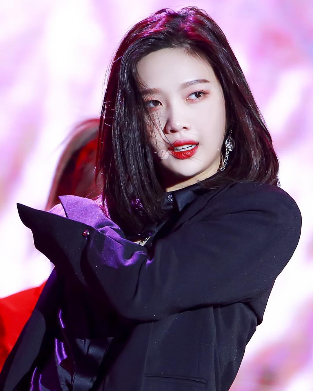 朴秀荣一身黑色西装上演"反转魅力",粉丝:"狙击少女心"