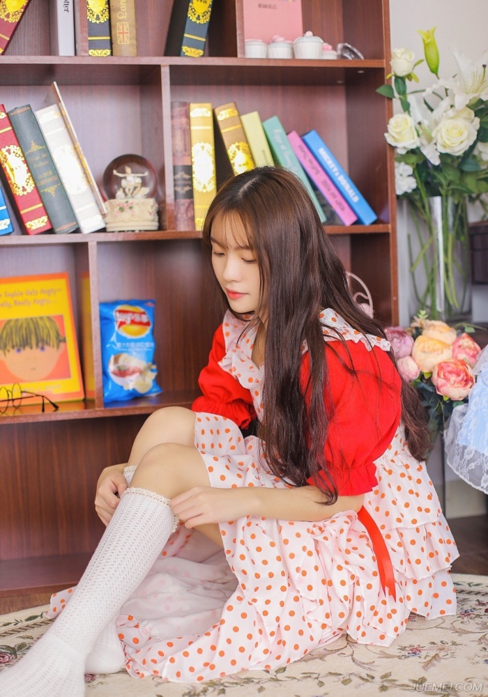可爱长发乖乖女 书房中清新美照