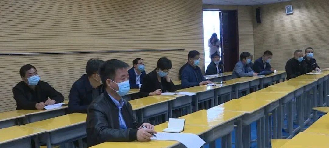 王效光市长到荥阳市高中调研高三复学准备工作